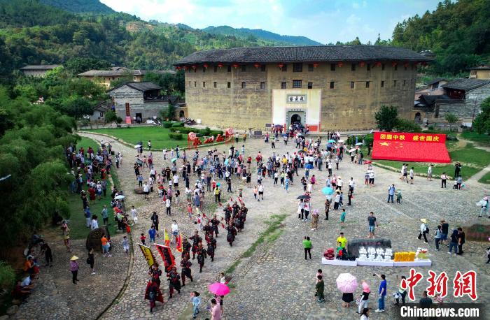 “黄金周”福建土楼迎客流高峰