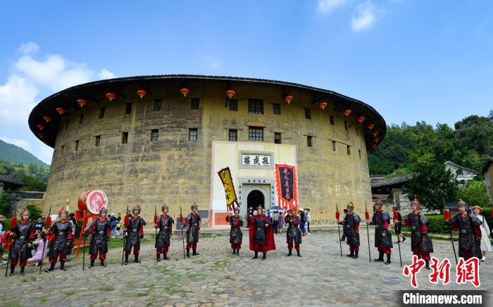 “黄金周”福建土楼迎客流高峰