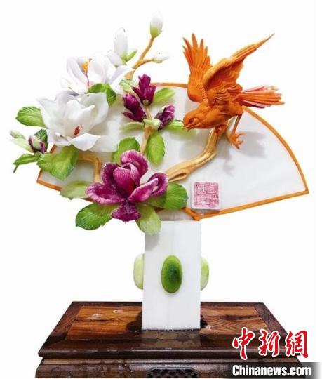 现代版“庖丁解牛”：食雕师手中显“游刃有余”