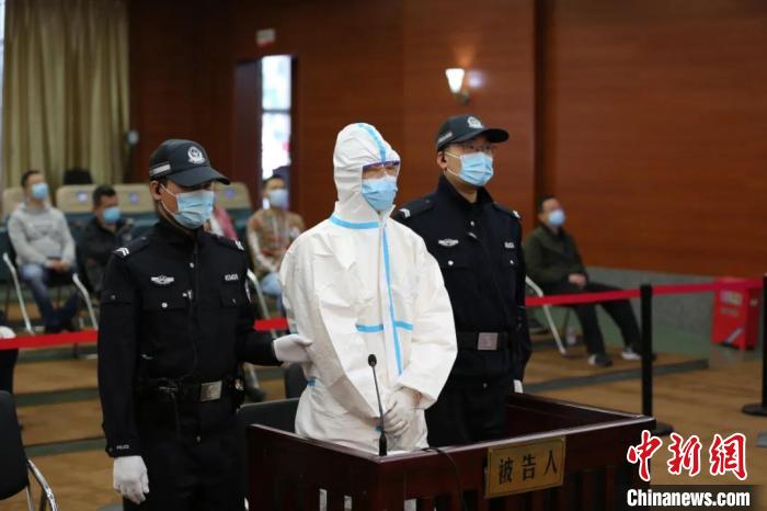为黑恶势力充当“保护伞”广西防城港公安局原副局长桂宝东受审