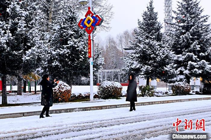 雪深达6厘米中国最冷小镇开启“童话模式”