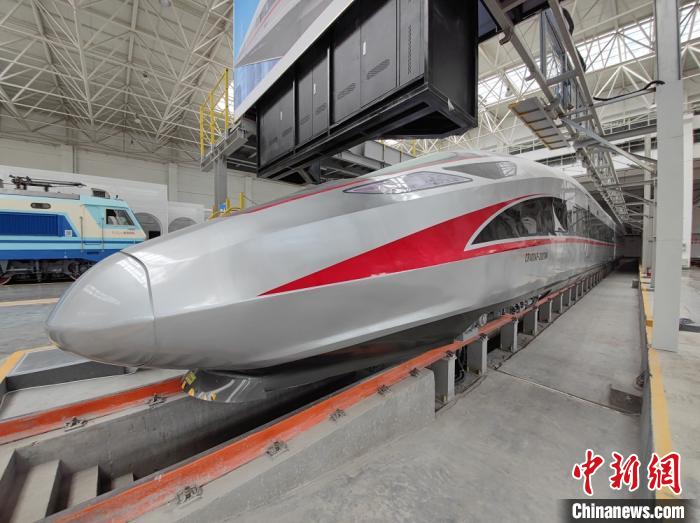 “复兴号”高铁“开”进校园郑州高校斥资千万让课堂更形象