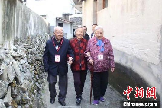 九旬老人诚信追寻半个世纪50倍还清20元欠款