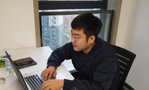 陕西小伙用镜头定格时光留下数百位老人的微笑