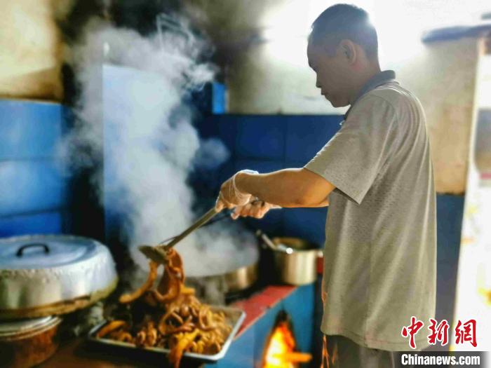 广东侨乡台山“那金卤味”飘香超半个世纪