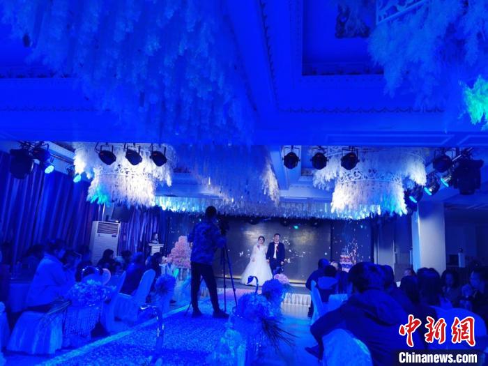 驰援武汉的吉林女护士完婚：蜜月地点选在武汉