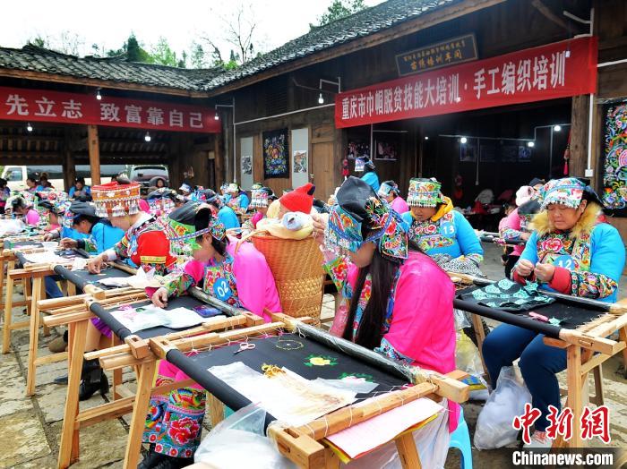 重庆脱贫攻坚路上的“她”力量