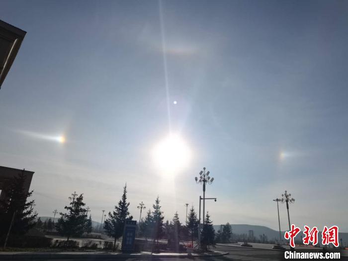 内蒙古两地同时出现幻日、环天顶弧奇观