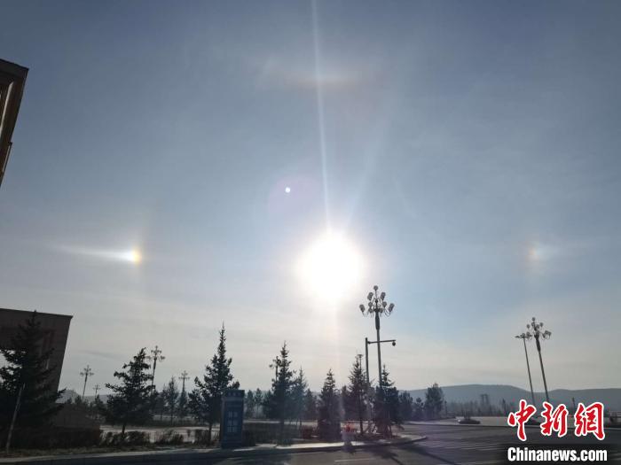 内蒙古两地同时出现幻日、环天顶弧奇观