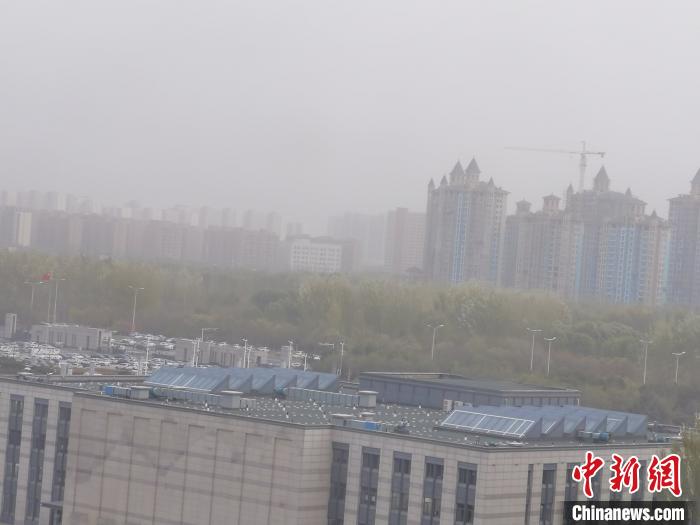 沙尘登场、气温暴跌中国北疆内蒙古开启“冷冻模式”