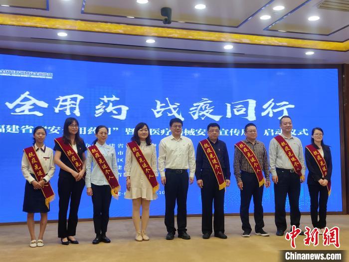 “临时证”转正福建已为62家疫情期间转产医疗用品企业换发证件