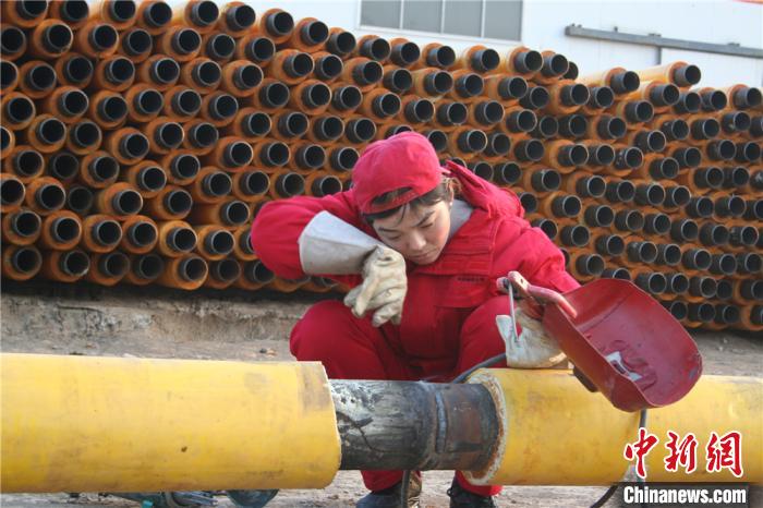 长庆油田巾帼劳模：女承父业20载践行“干一行爱一行”