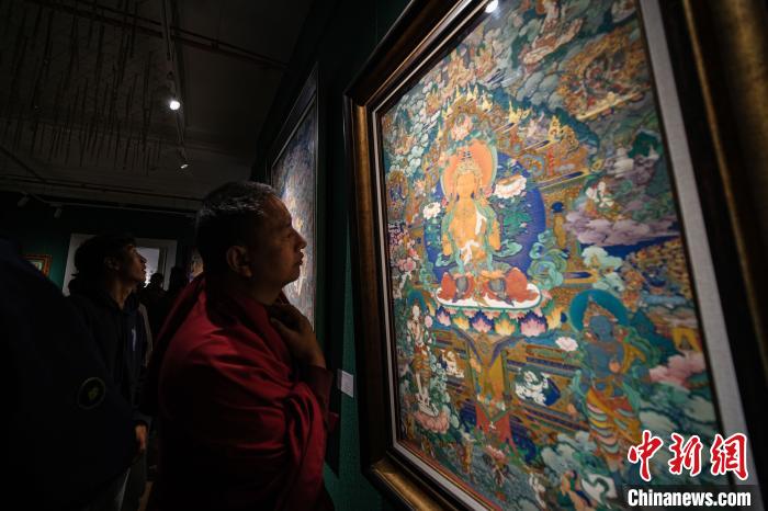 唐卡大师丹巴绕旦师生作品展亮相拉萨