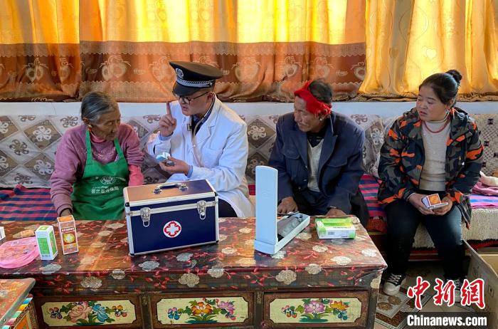 独立移民管理警察10年义诊路：续写高原警民鱼水情谊