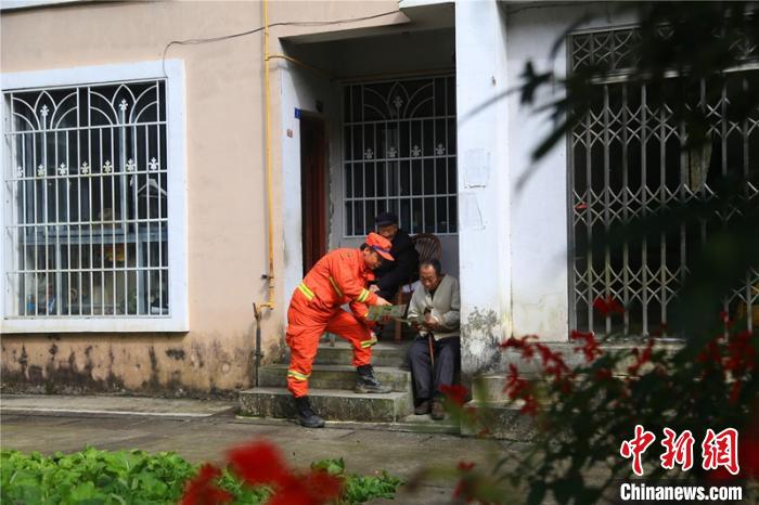 四川：穿行在保护区密林深处的守护者