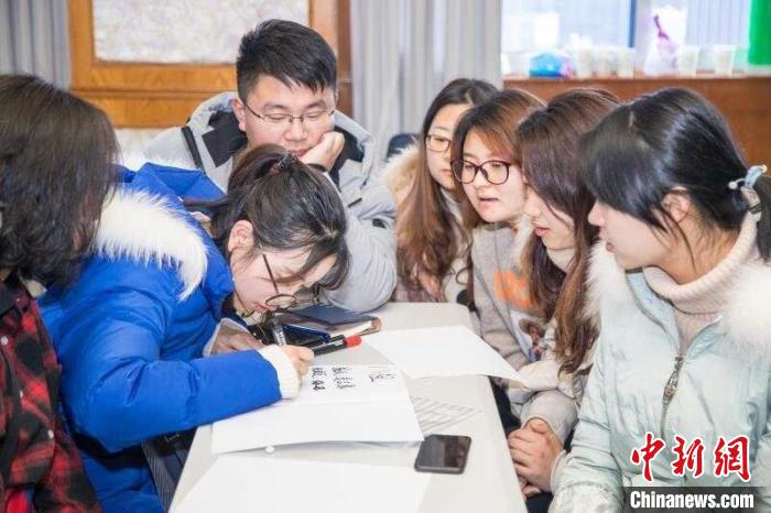 关注身边的“苏大强”：失能失智老人生活境况亟待改善