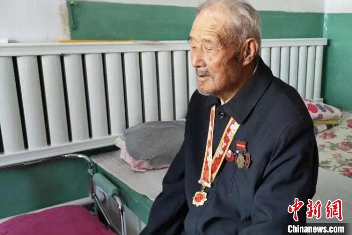 九旬老兵忆抗美援朝：那是枪林弹雨的日子