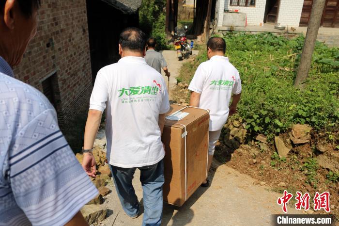 “大爱清尘”发起人：解决尘肺病是每个人的责任