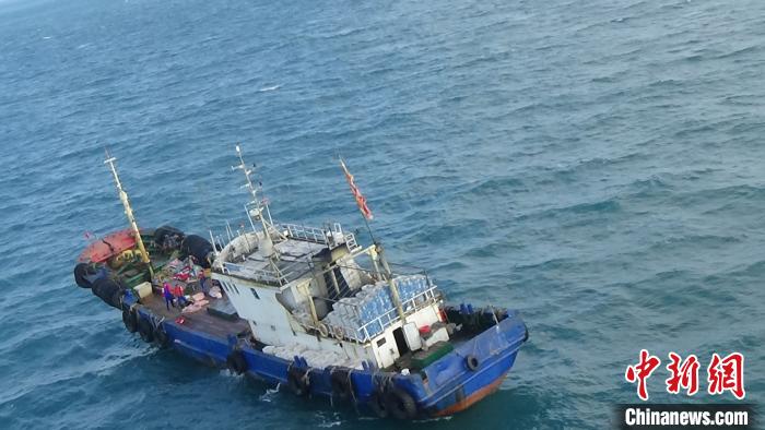 渔民海上氨气中毒东海救助局紧急救助