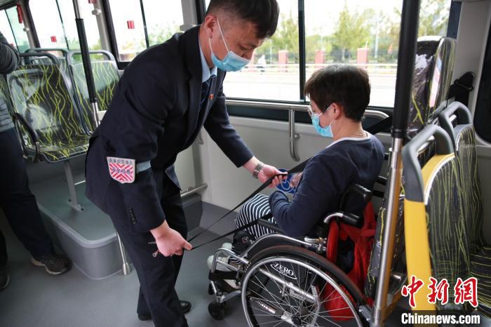 上海今年将新增2177辆多功能无障碍公交车