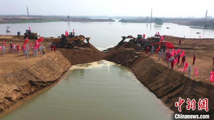 大别山革命老区引淮供水灌溉工程成功截流