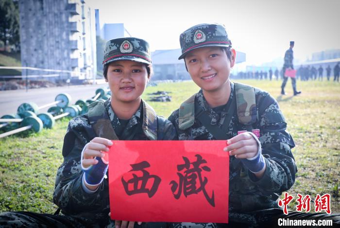 手心攥“首薪”：秋天的第一桶金，女兵们都花哪儿了？