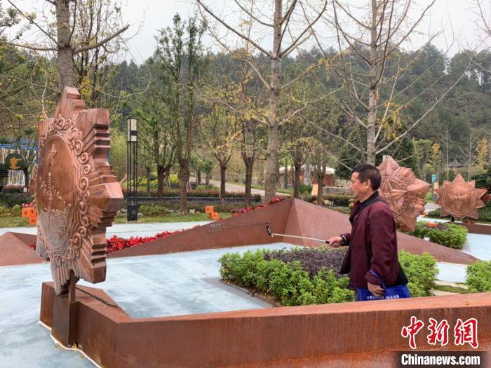 绿博会上《强军园》受欢迎观众感叹国家强大生活幸福