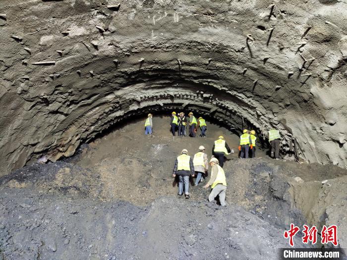 久马高速全面开工建成后成都至青海仅需5.5小时