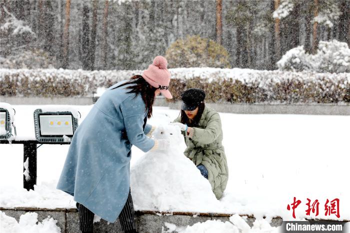 “中国北极”漠河发布暴雪预警降雪量已达入秋最大级别