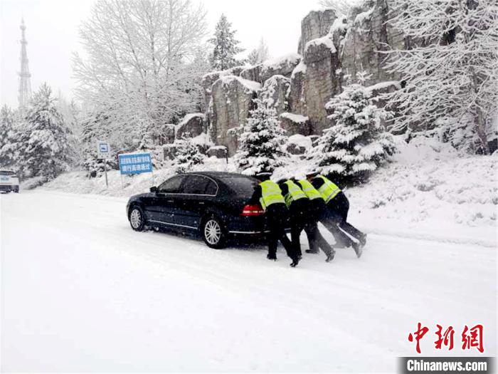 “中国北极”漠河发布暴雪预警降雪量已达入秋最大级别