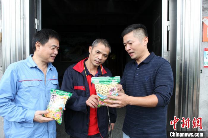 江西农村脱贫攻坚见闻：产业果飘香旧村换新颜