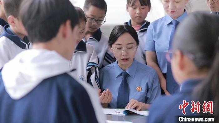 甘肃女检察官辩法释理息积压信访案换位思考解“疑难杂症”