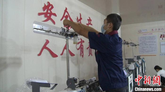 政府跑销售山西长子扶贫手套“编织”脱贫梦