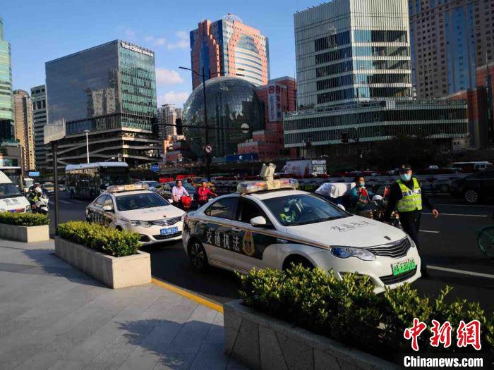 护航进博会上海多部门联合开展非法客运整治