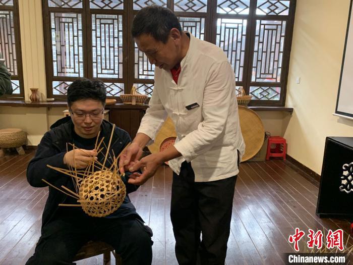 一个鄂东山村的“致富密卷”：传统工艺助脱贫