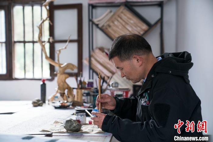 一个鄂东山村的“致富密卷”：传统工艺助脱贫