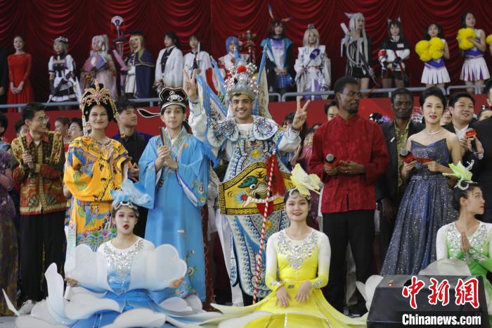 华侨大学建校60周年校庆纪念晚会精彩上演