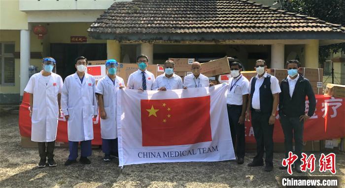 中国第13批援尼泊尔医疗队向B.P.柯伊拉腊纪念肿瘤医院捐赠一批药械物资
