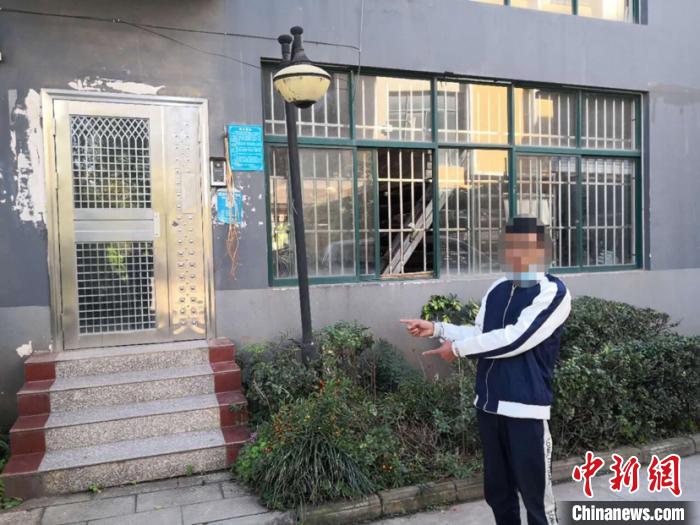 云南一男子将盗窃所得打赏主播租住屋内堆满垃圾