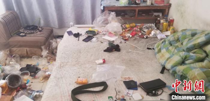 云南一男子将盗窃所得打赏主播租住屋内堆满垃圾