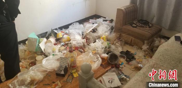 云南一男子将盗窃所得打赏主播租住屋内堆满垃圾