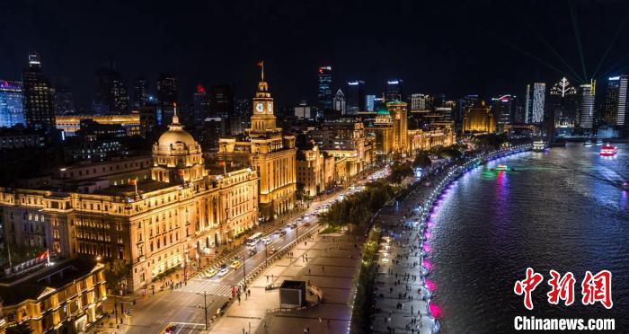 不夜城上海闪耀光影秀迎接进博会