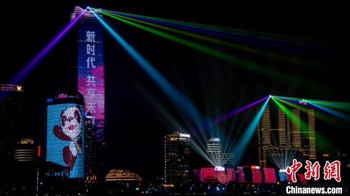 不夜城上海闪耀光影秀迎接进博会