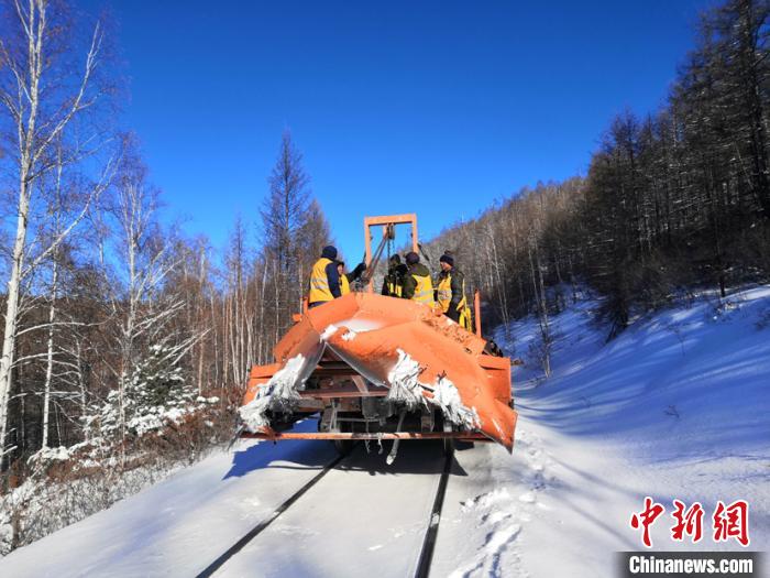 哈铁保障降雪天气旅客出行增加9324个席位