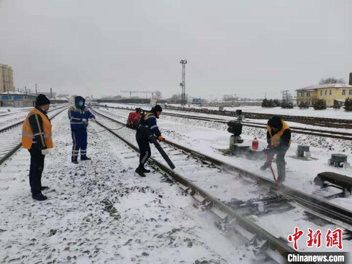 哈铁保障降雪天气旅客出行增加9324个席位