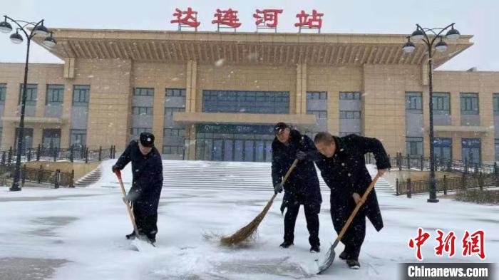 哈铁保障降雪天气旅客出行增加9324个席位