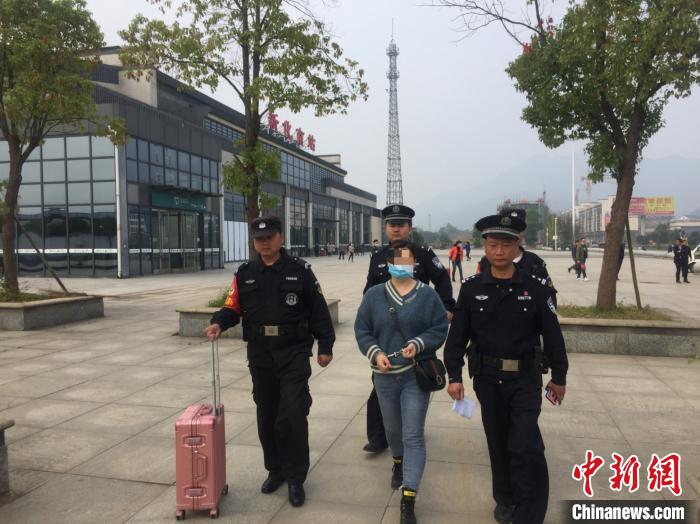 男子网上买猪苗被骗30万元