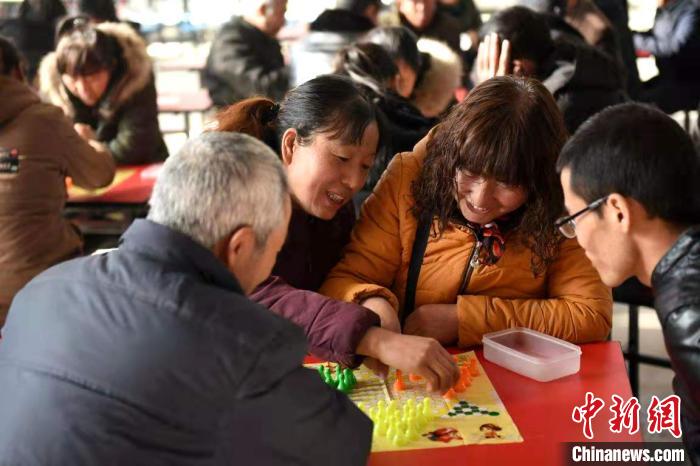 山西贫困山村的转变：产业“开花”打通小康路