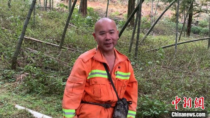 “森林守卫者”：30年独居高山瞭守百家安康