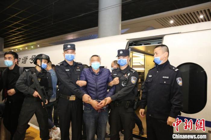 杭州警方破获“6.20”灭门抢劫案嫌犯潜逃19年终落网